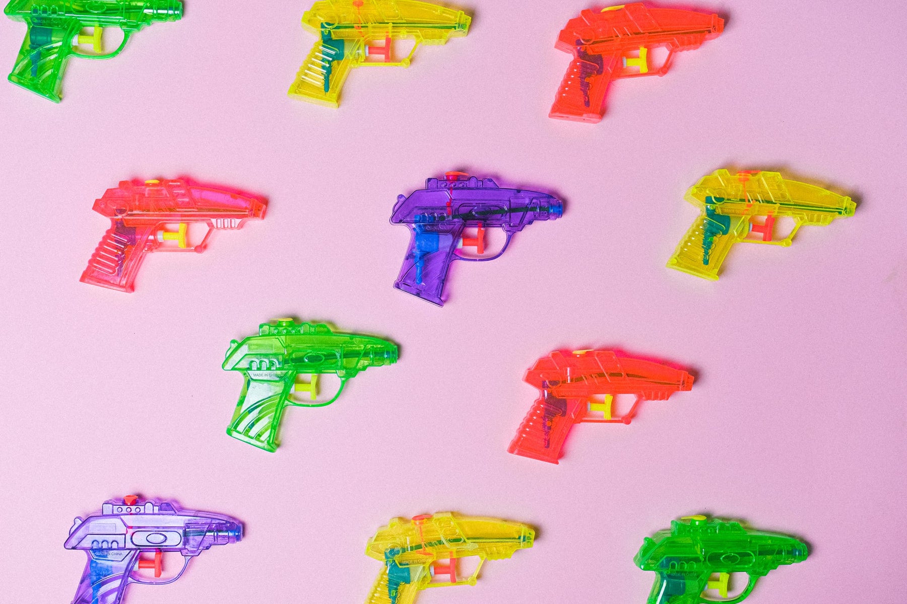 Using Toy Guns And Weapons For Your Portable Photo Booth Props
